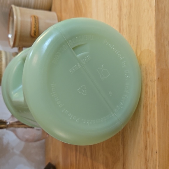 Matcha Green Hydrojug Pro BPA Free Plastic Water Jug Half Gallon - Picture 5 of 6